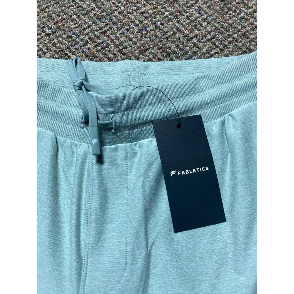 Fabletics The Cloud Jersey Short Mens Medium, Sage Green Heather, NWT - Picture 3 of 11